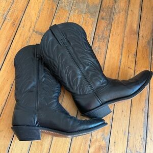 Black women’s cowboy boots